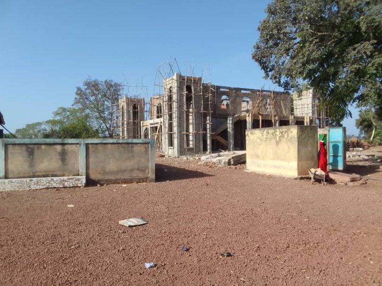 Labé : appel à la solidarité pour achever la reconstruction de la mosquée du village de Sampiring