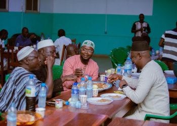 Boké : l’Inspection régionale de la santé organise une rupture collective du jeûne pour renforcer la fraternité