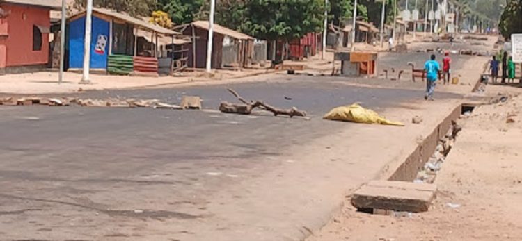 Boffa : quand l’électricité joue à cache-cache, Bolondé répond par des barricades