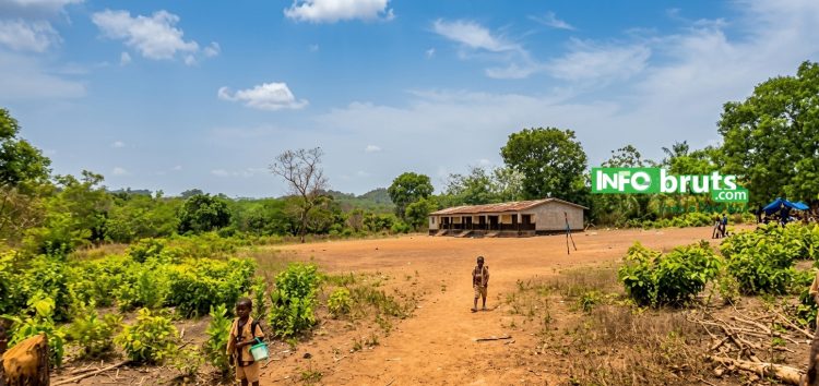 Ouré-Kaba : à l’école de Gninagbé, apprendre sans eau et enseigner dans la précarité