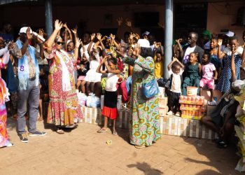 Conakry : la Primature renforce la solidarité nationale en soutien aux orphelins