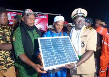 Télimélé : à Missira, 1 600 lampadaires pour éclairer… aussi les relations minières